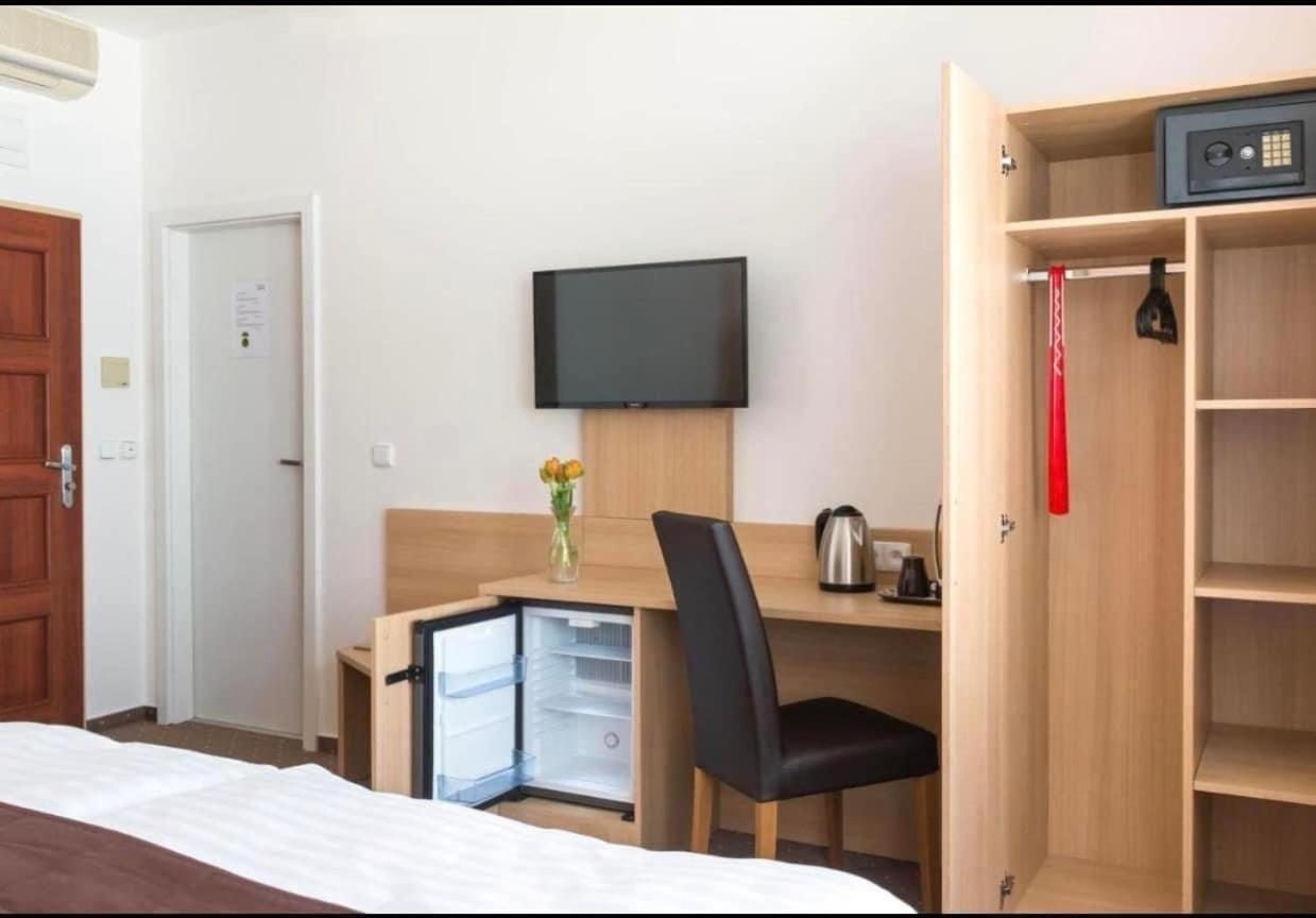 Hotel Karlin Prag Exteriör bild