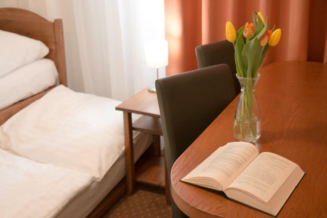 Hotel Karlin Prag Exteriör bild